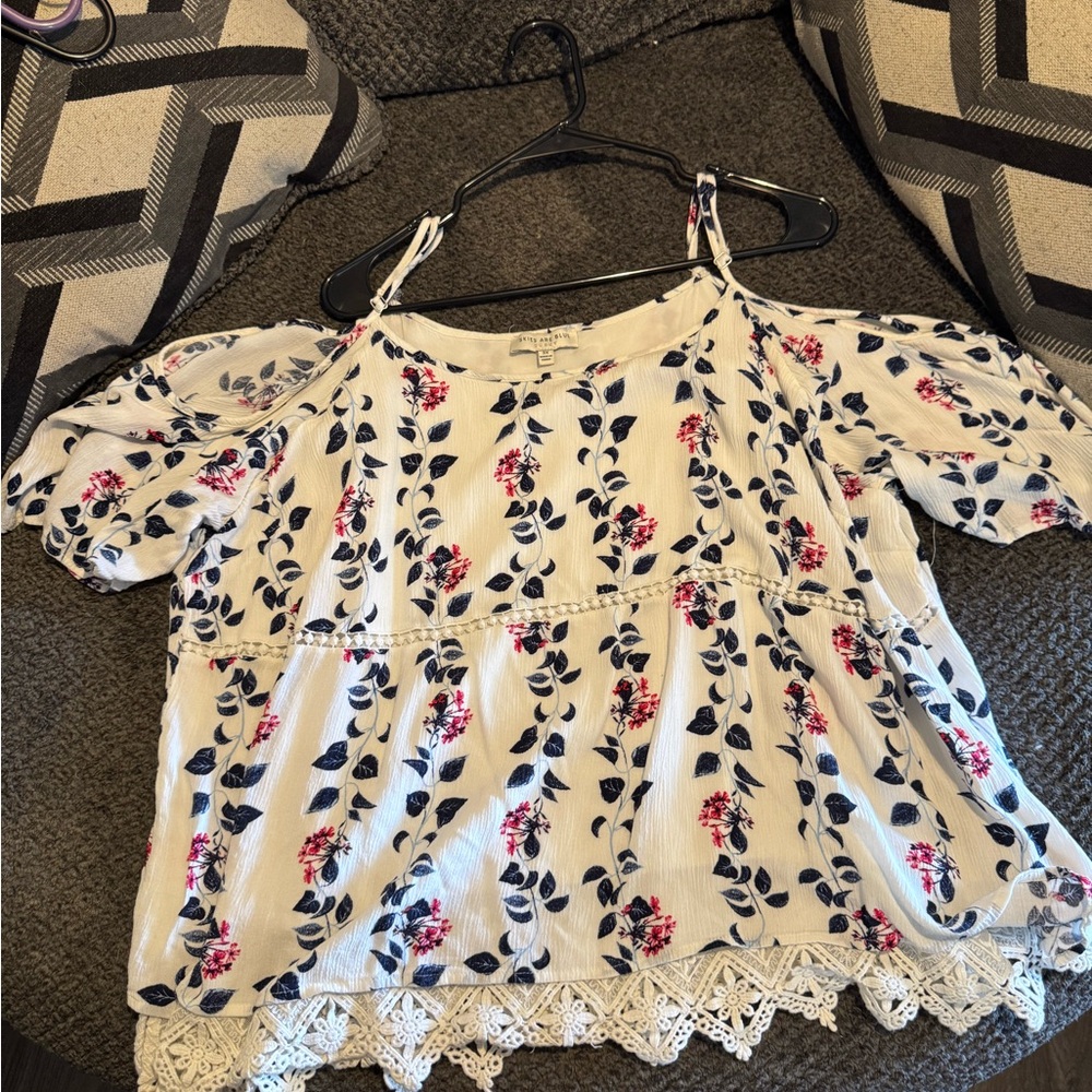 Skies Are Blue Floral Cold-Shoulder Blouse